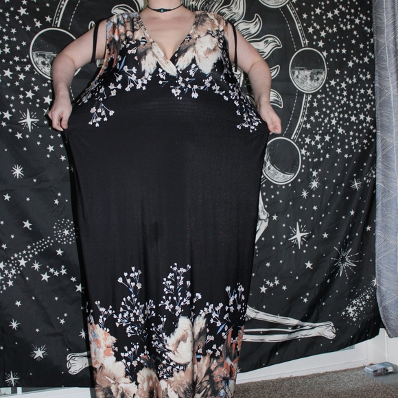 [Women's-Large-Black&floral-Poolside maxi] - Picture 9 of 10